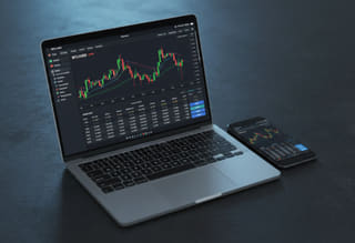 Monitoraggio dell’attività — controllo della cronologia di trading e del rendimento dei fondi